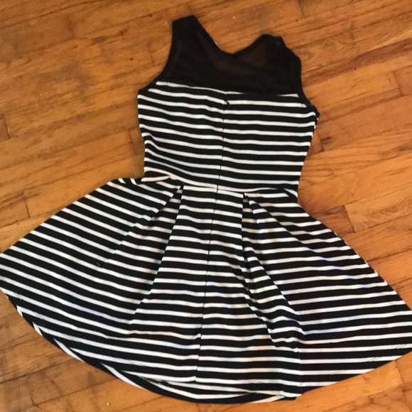 Poof A Line Dress 👗 - Picture 5 of 8